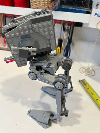 Lego Star Wars assembled AT-ST walker with 1 fig 1
