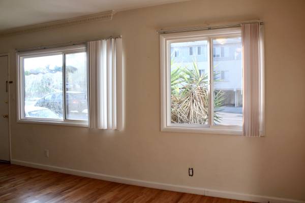 $1,890 / 1br - 750ft2 - BH & CULVER Adj MUST SEE Remodeled 1BR+1BA, AC, Hrdwd Flrs, NewWindows (Pico Robertson / BH & CULVER Adj)63701074237953122