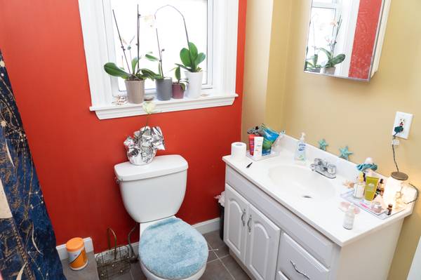 $950 / 1br - Beautiful room share in Marlborough-free parking, free laundry (Marlborough)63809989291651123