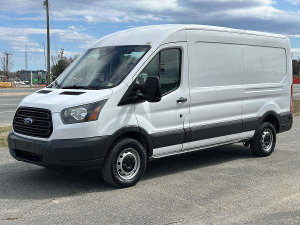 Furgón de carga Ford Transit-250 con techo medio 2015 - $16,970 (Spotsylvania)63616682406913121