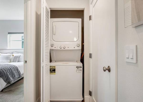 $3,095 / 2br - Track Light, Modern Pool, Upgraded Energy Efficient LED Lights (Larkfield / Santa Rosa)64011483913218122