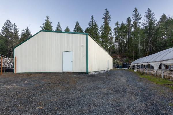 $990,000 / 3br - 2666ft2 - Dos Casas en más de 35 Acres 2 Licencias OLCC IVRE#2664 (Selma)64305205340930123