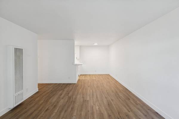 $2,895 / 2br - 1000ft2 - 6 Weeks Free! (850 Warwick Ave, Thousand Oaks, CA)63800496936449120