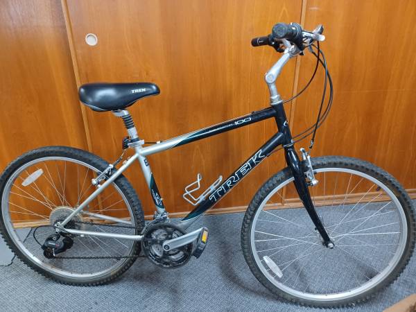 Bike:Trek Navigator100 16.5 in frame std 26 in wheel  21 SPEED 1