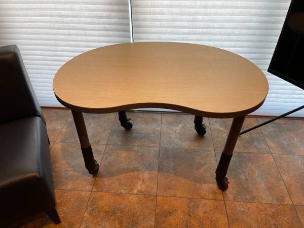 Herman Miller Height-Adjustable Kidney Tables (Beech Wood) 1