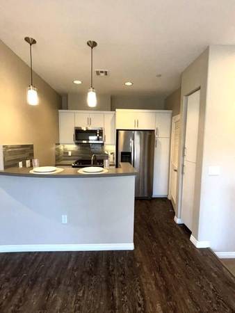$3,270 / 1hab - 678ft2 - Bicicletas estáticas, Yoga, Sala de vapor, Área de juegos para niños (Pacific Highlands Ranch)63865592743811123