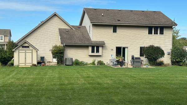 $539,000 / 3br - 2270ft2 - Beautiful 3BR/2.5BA Home , Part. Finished Basement & 3-Car Garage (Burlington)63774394118787121