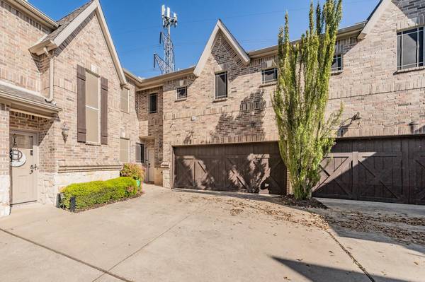 $299,000 / 2br - FINANCIAMIENTO POR EL VENDEDOR ADOSADO (GRAND PRAIRIE)63867602342401121
