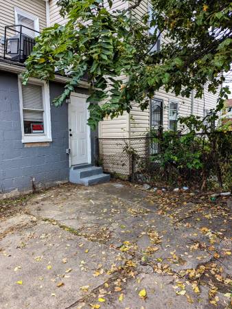 $1,199 / 1br - Casa adosada de una habitación con despacho (Baltimore)63694609830401124