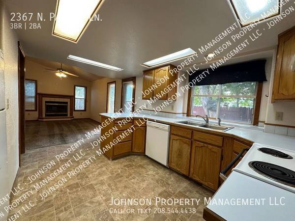 $1,995 / 3br - 1367ft2 - Espaciosa casa de 3 habitaciones/2 baños en Boise (2367 N Pawnee Ln - Boise)63794895526787122