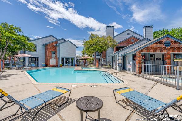 The total package! Condos in San Antonio. 2 Beds, 2 Baths 1