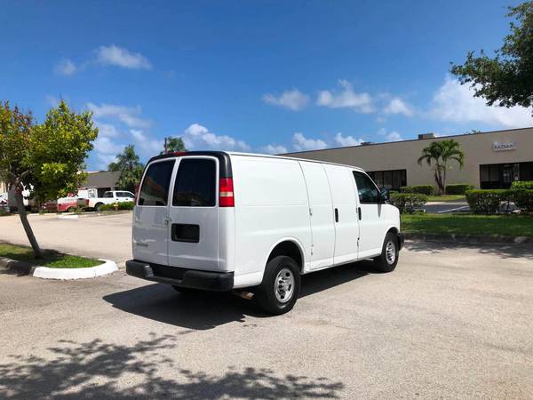 2017 Chevrolet express - Photo 5