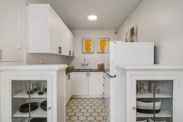 $1,595 / 382ft2 - Large Floor Plans, Controlled Access Package Room, Hardwood Floors (U-District)64031309478659121