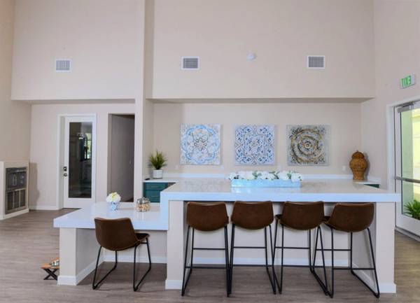 $2,595 / 1br - Vista 1B Totalmente Reformado - Microondas, Barbacoa Comunitaria al Aire Libre y Más (Vista)63847865623297124