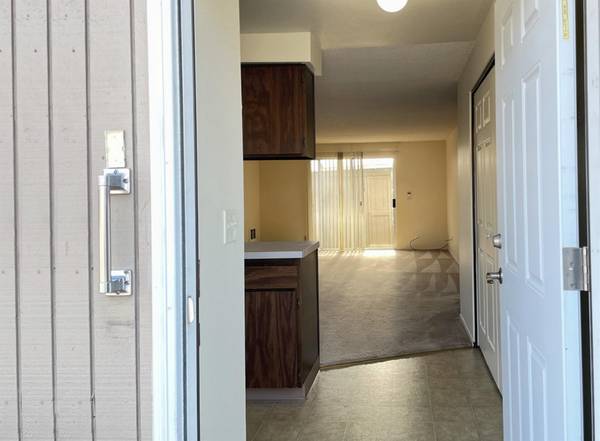 $1,300 / 2br - Small Complex and Spacious Apts | Serene 2 Bedroom (Salem on Browning Ave)63660461119233121