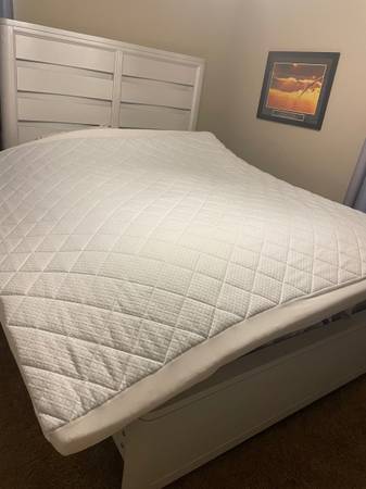 King Mattress Topper/My Pillow - $50 (Anniston)63440276095491121
