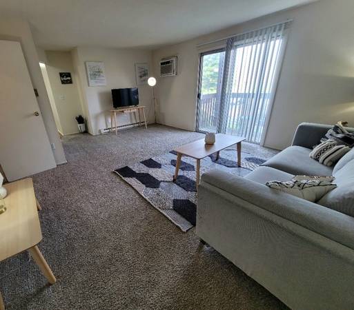 Walk-In Closet, Guest Room, Close to Airport 1