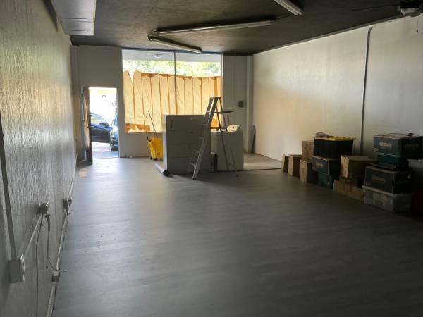 $1,000 / 10800ft2 - Large retail space1080 ft.² high traffic, Titusville Central air condi (4911 south Hopkins ave Titusville  Florida)63823721168515124
