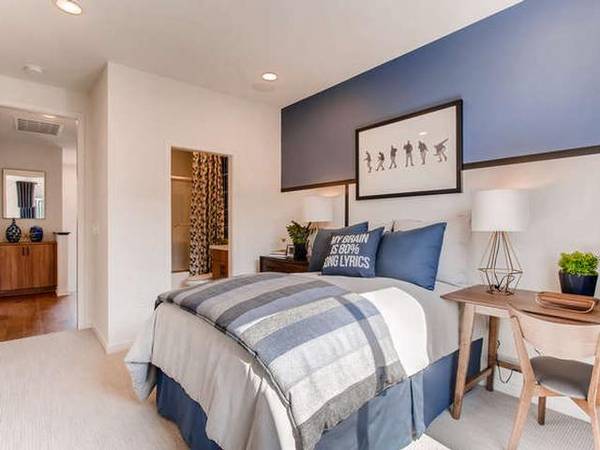 $3,883 / 2br - 1235ft2 - Ventanas Amplias, Piscina Grande y Spa, Planos de Planta Abiertos63878476570371124