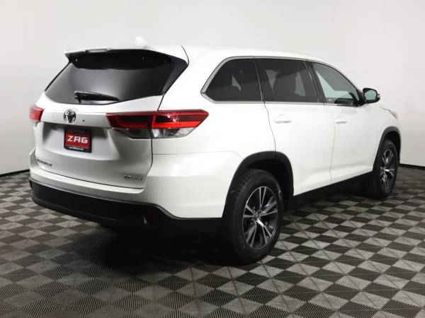 2019 Toyota Highlander LE Plus - $25,995 (_Toyota_ _Highlander_ _SUV_)63623641064577124