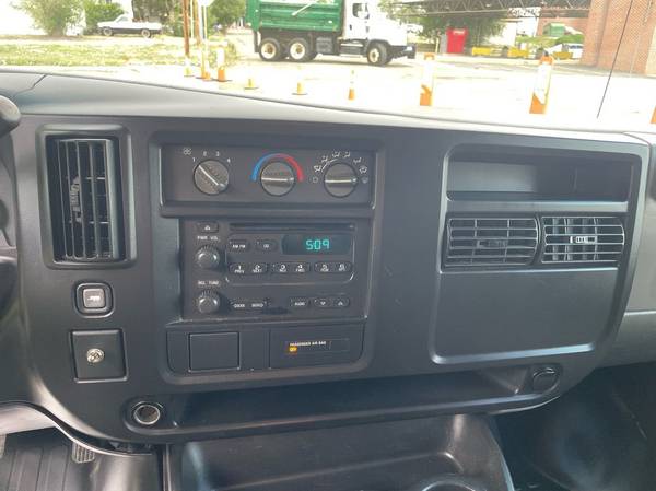 2006 GMC Savana Work Van - Photo 15