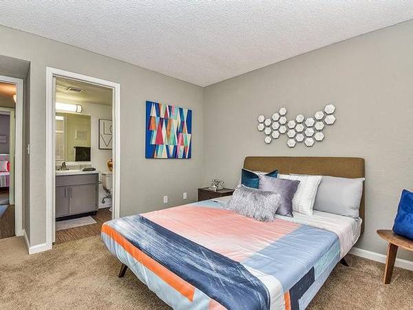 $1,325 / 2br - 980ft2 - Range, Two Tone Paint, Ceiling Fans, Dishwasher (North Phoenix)64024994300674123