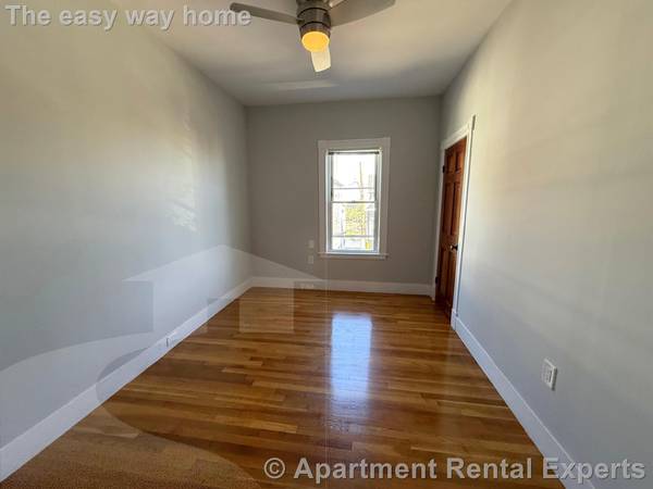 $2,500 / 2br - --- Top Floor 2 Bed -- Laundry in Unit -- Deck -- November (Medford \ Magoun Sq.)63996545540098124