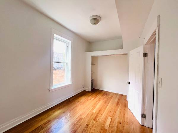 $2,800 / 3br - 1000ft2 - Spacious, sunny 3b/1b Logan Square apartment (Logan Square)64041641633025124