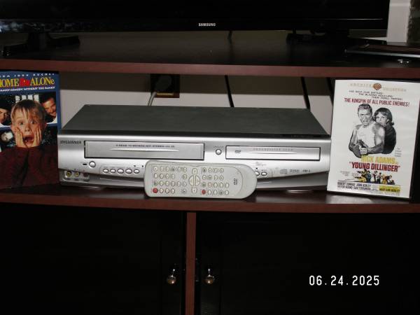 Sylvania  DVD VCR Combo Recorder Player 1