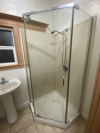 $1450.00 / 1br - Private room up to five bedroom apartment on Haste and Telegraph South63879904647811123