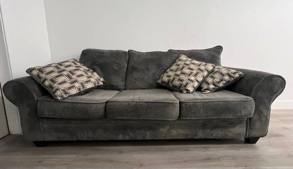 Free Couch 1