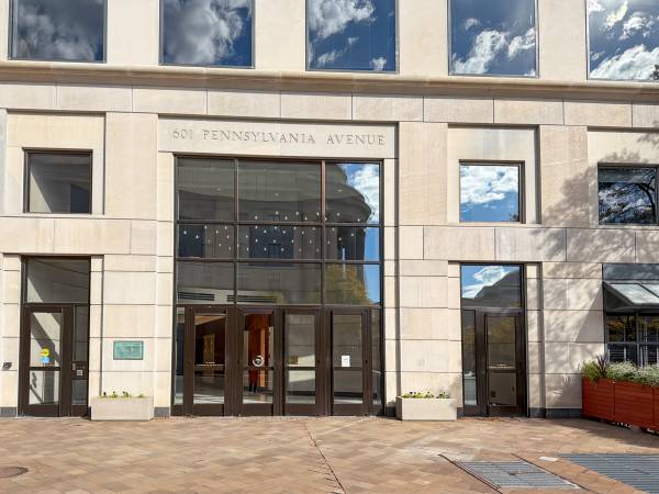Spacious private office – meeting room access included 1