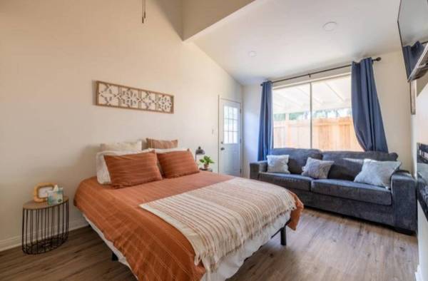 $1,000 / 2br - Looking for Roommate, Private Room in Bakersfield 1