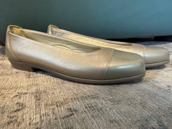 SAS Coco Beige Pearl Leather Flats Patent Cap Toe Comfort Women's 10N 1