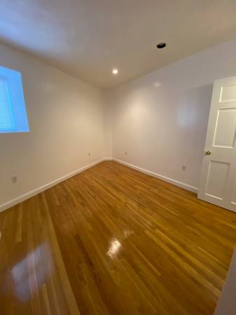 $2,400 / 1br - 1B1B in North End w/ Laundry, Central AC, No Fee & Avail. November 1!! (North End, Boston)63856336642945123