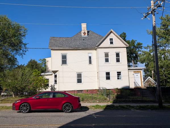 $1,350 / 2br - 900ft2 - Updated 2-Bedroom Apartment – Ready Since October 1st64017045637891121