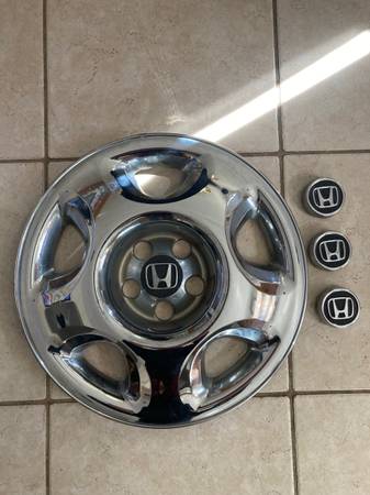 Honda CRV hubcap and 3 OEM center wheel caps 1