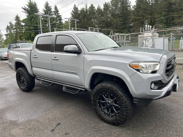 2019 Toyota Tacoma Double Cab SR5 V6 4WD --Lifted, Auto, Clean title-- - $29,995 (kirkland)63613954329475122