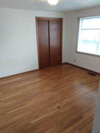 $2,495 / 3br - 1400ft2 - 3 bdrm. 2 Full bath unit in a Brick Triplex in Ballard (Seattle, Ballard)63874306103811123