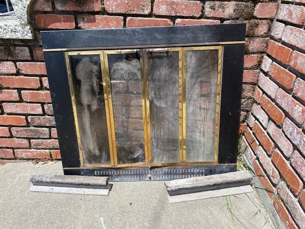 Fireplace surround and fire grates 1