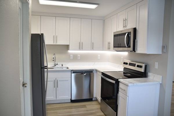 $1.795 / 1br - 690ft2 - ¡Imperdible! Apartamento de 1 dormitorio y 1 baño, amplio armario empotrado, lavadora y secadora dentro (Auburn, South King County)63814636251907123