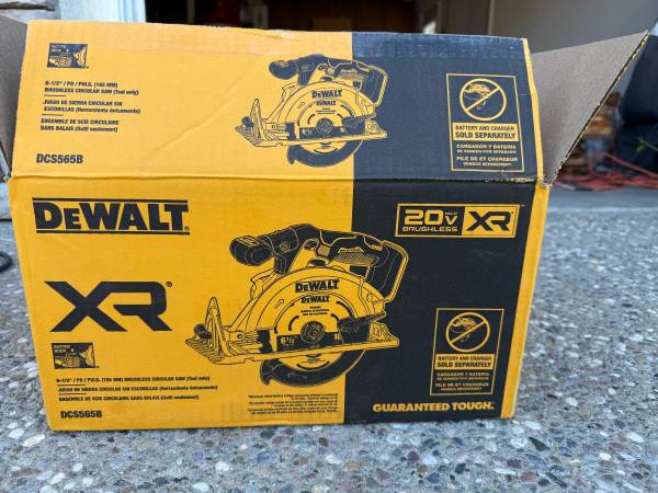 dewalt 20v 6 1/2' XR circular saw brand new open box never used 1