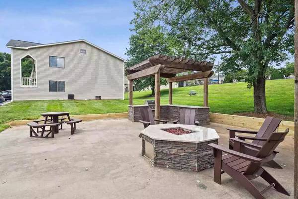 $1,050 / 1br - 480ft2 - Great 1 Bed, 1 Bath floor plans. Join us! (Concord)63925334295554123