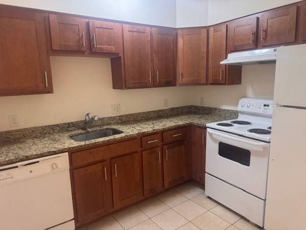 $1,950 / 1br - 600ft2 - Renovated and well located 1 bedroom apartment near Malden Center (Medford)63655383479809123