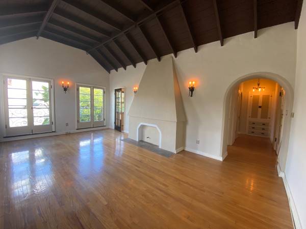 $2,893 / 1br - 900ft2 - NO SECURITY DEPOSIT+2 MONTHS FREE RENT-VINTAGE UPPER MELROSE/FAIRFAX (465 N.SPAULDING)63701186125185123
