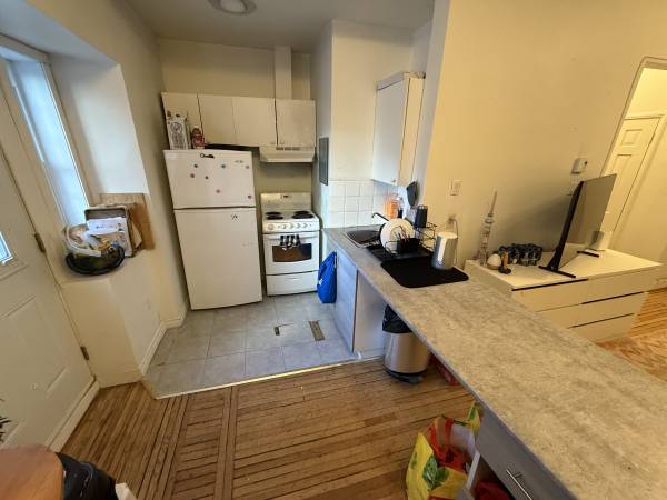 3 bedrooms, 2 bathrooms near McGill --Sept.-- 5