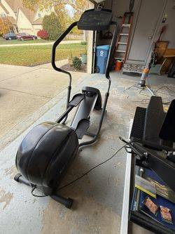 Precor EFX 5.21si Elliptical Fitness Cross Trainer. 1