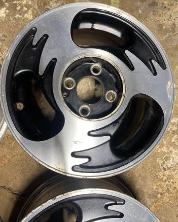 4 Alloy Rims 15-inch 4x114 - $250 (Waukegan, Gurnee, Lake Bluff, North Chicago, Grayslake, Zion)63471152546177124