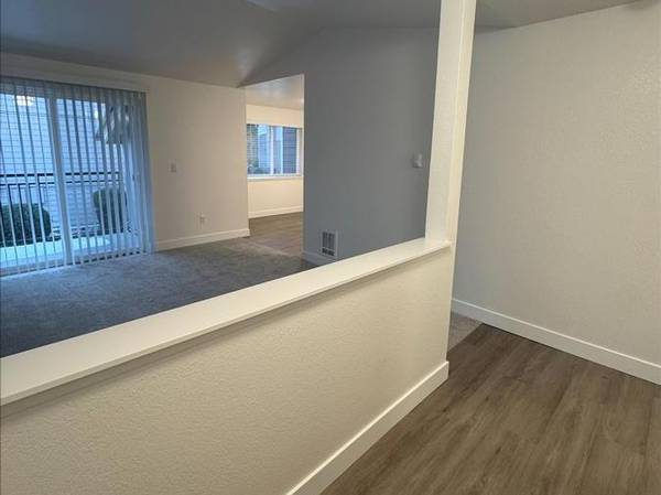 $2,112 / 2br - 922ft2 - Outdoor Swimming Pool, Dog Wash, Pets Welcome, Quartz Counter Tops63814811955841122