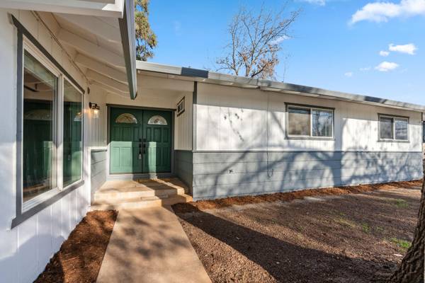 $437,500 / 3br - 1868ft2 - 7045 Hermosa Way, Redding, CA 96002 - Wooded Acres Renovated Home! (Redding)63972531403907121